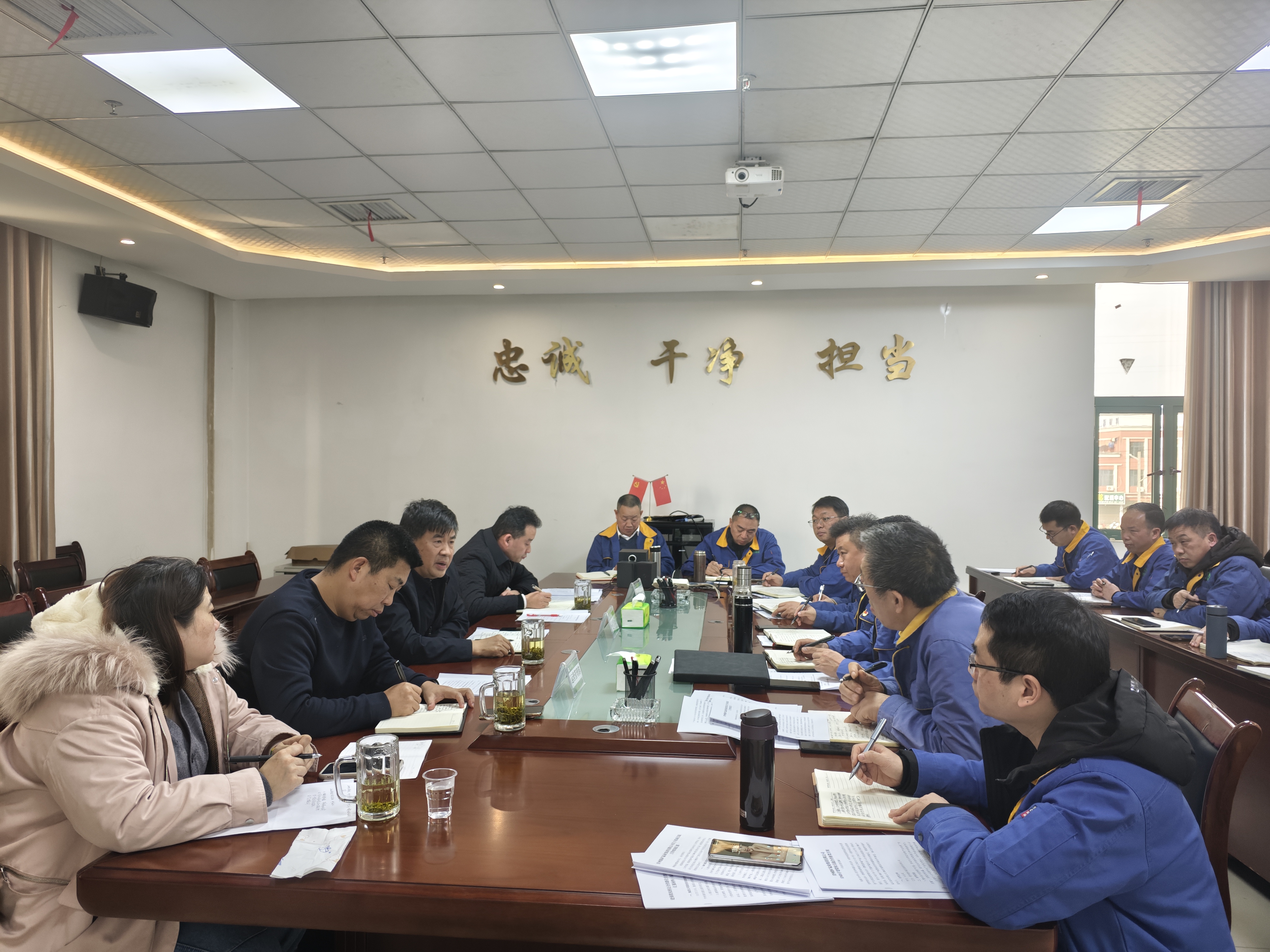 精準(zhǔn)調(diào)研明方向   凝心聚力開新局 趙震海率隊(duì)到能礦錳業(yè)調(diào)研