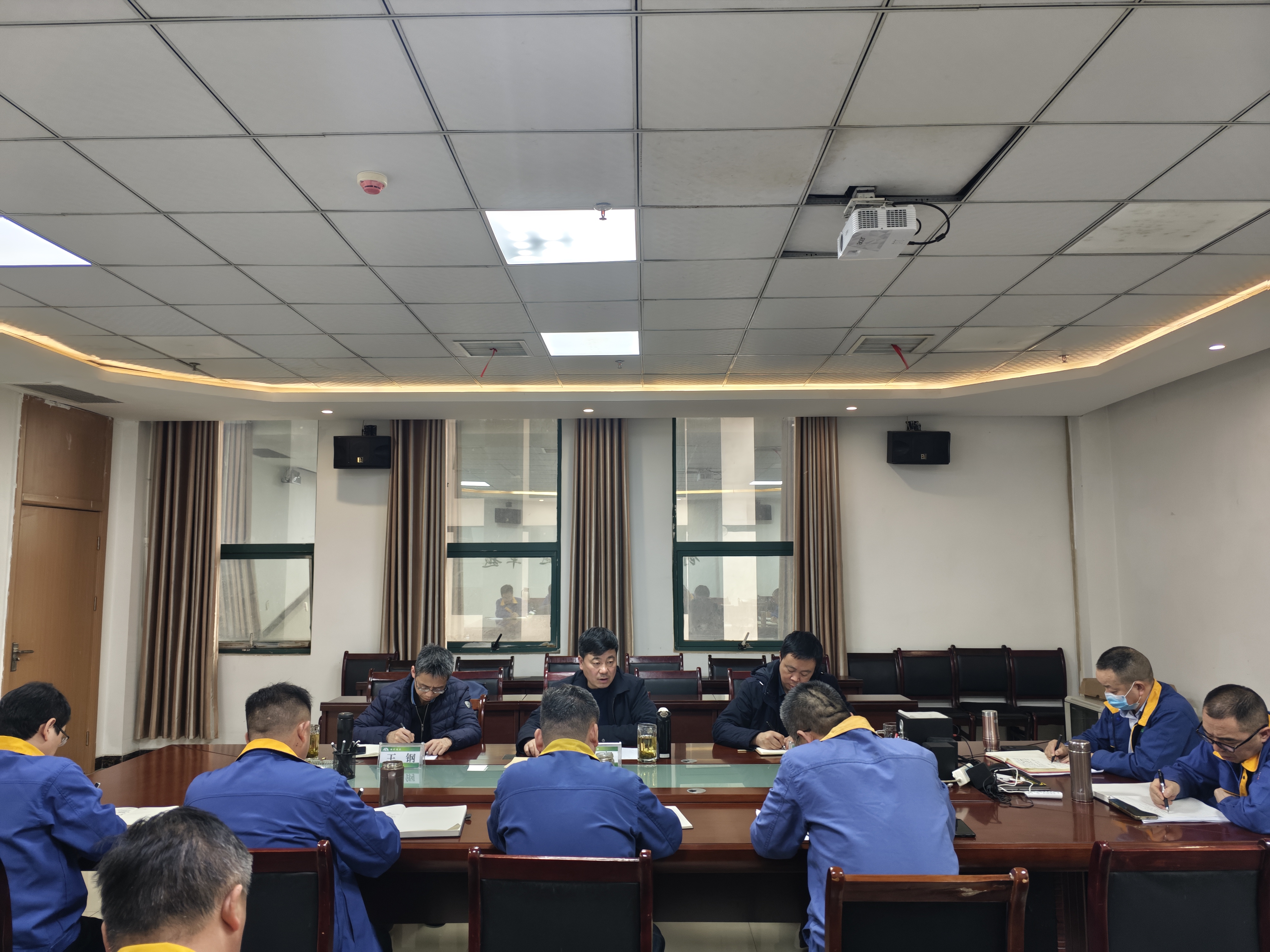 集團(tuán)黨委委員、副總經(jīng)理李凱一行到能礦錳業(yè)調(diào)研